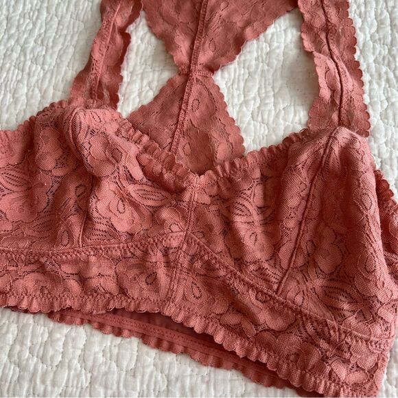 ✨ Intimately Free People Women’s Dark Pink Lace Bralette XS - Picture 2 of 6